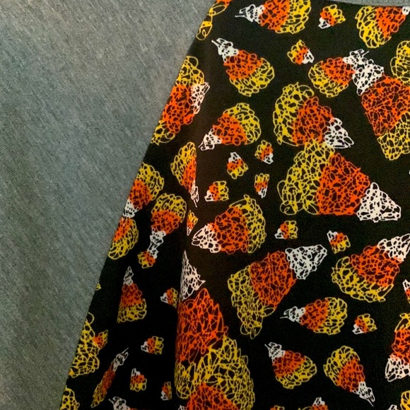 🎃 Candy Corn LuLaRoe Randy Tee - NWT XS - Picture 3 of 6
